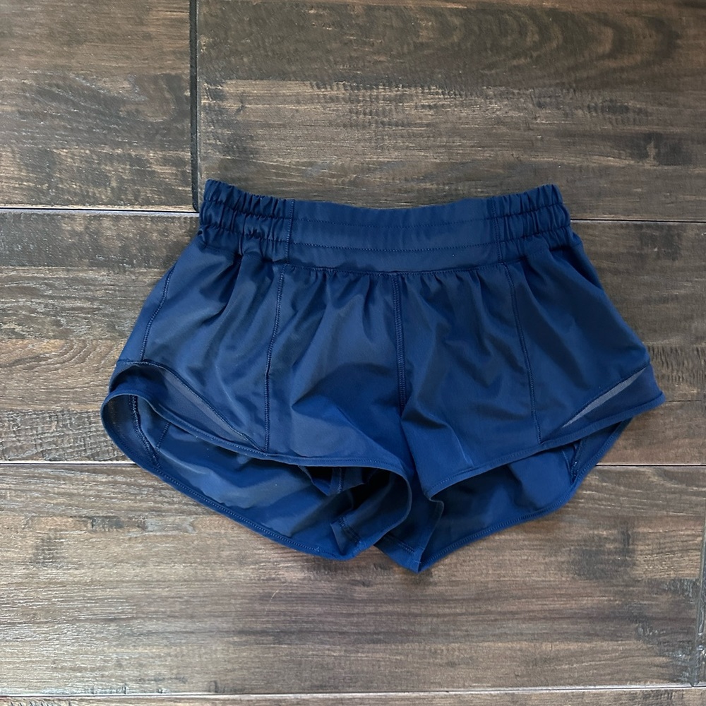 lululemon hotty hot shorts (2.5”)
